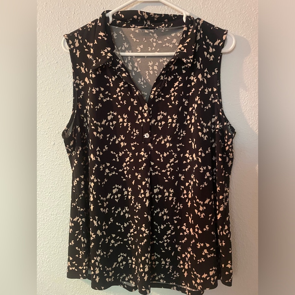 Black and tan XL sleeveless blouse
